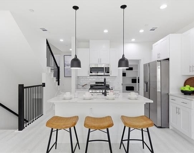 7207 Mohawk Drive - Photo Thumbnail 11