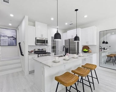 7207 Mohawk Drive - Photo Thumbnail 10