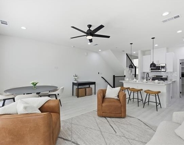 7207 Mohawk Drive - Photo Thumbnail 8