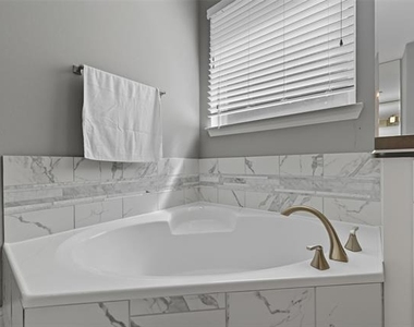2413 Barton Creek Boulevard - Photo Thumbnail 27