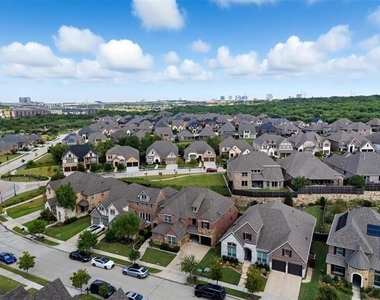 2413 Barton Creek Boulevard - Photo Thumbnail 3
