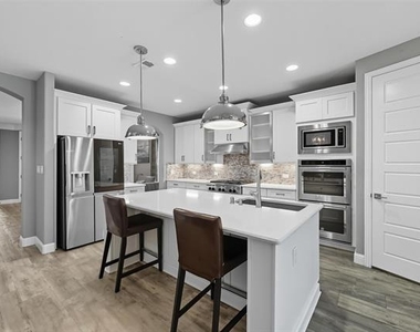 2413 Barton Creek Boulevard - Photo Thumbnail 9