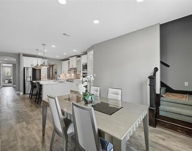 2413 Barton Creek Boulevard - Photo Thumbnail 12