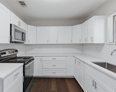 2204 Dunloe Avenue - Photo Thumbnail 9