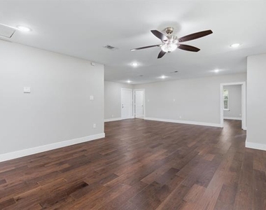 2204 Dunloe Avenue - Photo Thumbnail 4