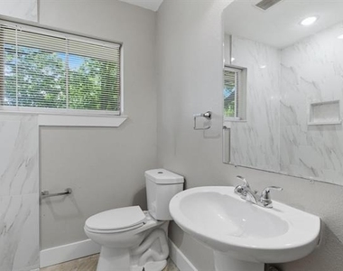 2204 Dunloe Avenue - Photo Thumbnail 21