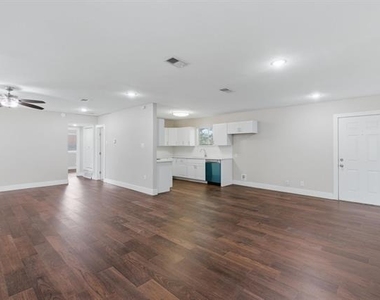 2204 Dunloe Avenue - Photo Thumbnail 7