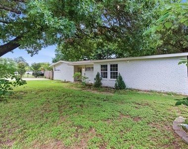 2204 Dunloe Avenue - Photo Thumbnail 3