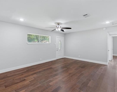 2204 Dunloe Avenue - Photo Thumbnail 5