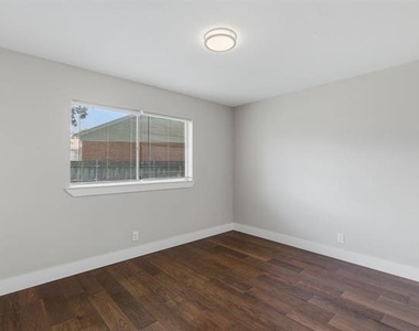 2204 Dunloe Avenue - Photo Thumbnail 19