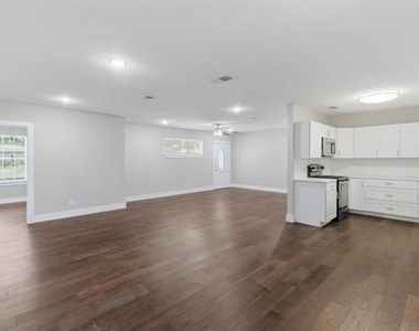 2204 Dunloe Avenue - Photo Thumbnail 8