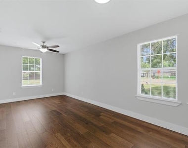 2204 Dunloe Avenue - Photo Thumbnail 13