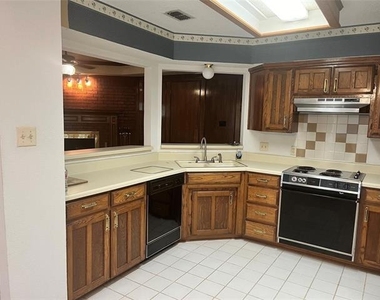 7640 Grassland Drive - Photo Thumbnail 9