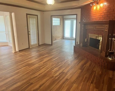 7640 Grassland Drive - Photo Thumbnail 3
