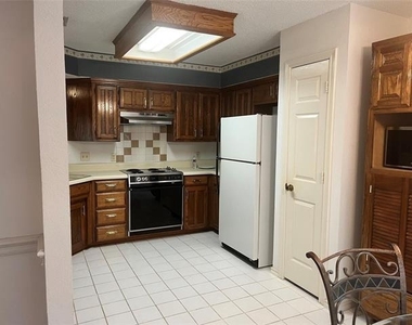 7640 Grassland Drive - Photo Thumbnail 8
