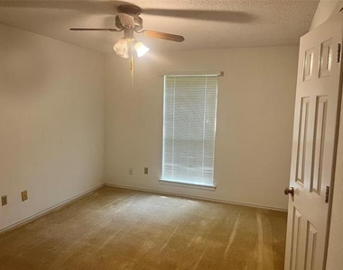 7640 Grassland Drive - Photo Thumbnail 12