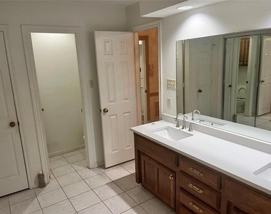 7640 Grassland Drive - Photo Thumbnail 10