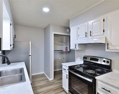 3117 Button Willow Avenue - Photo Thumbnail 14