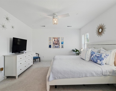 1078 Maverick Drive - Photo Thumbnail 16