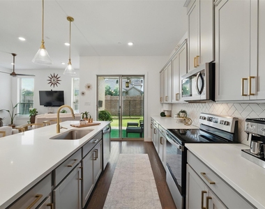 1078 Maverick Drive - Photo Thumbnail 11