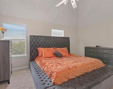 2700 Club Ridge Drive - Photo Thumbnail 10