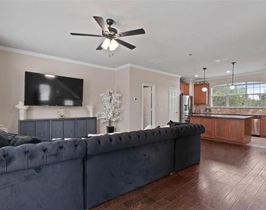 2700 Club Ridge Drive - Photo Thumbnail 7