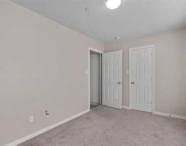 2700 Club Ridge Drive - Photo Thumbnail 13