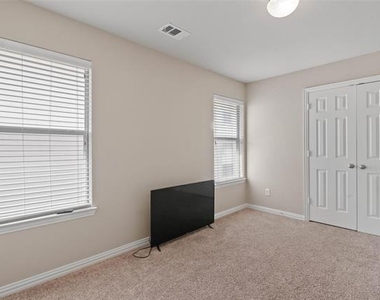 2700 Club Ridge Drive - Photo Thumbnail 15