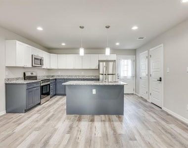 933 River Road - Photo Thumbnail 9