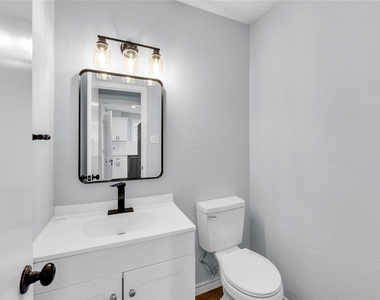 3109 Lakeside Drive - Photo Thumbnail 3