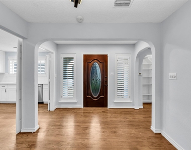 3109 Lakeside Drive - Photo Thumbnail 2