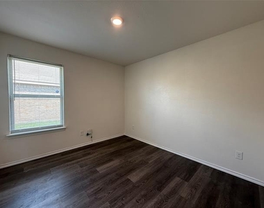 2702 Marotto Way - Photo Thumbnail 9
