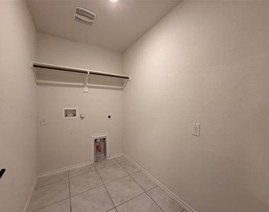 2702 Marotto Way - Photo Thumbnail 16