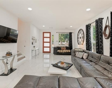 3314 Herbert Street - Photo Thumbnail 2