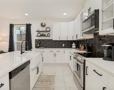 3314 Herbert Street - Photo Thumbnail 10