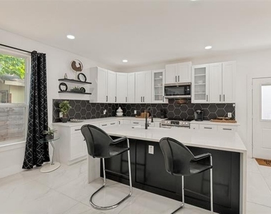 3314 Herbert Street - Photo Thumbnail 11