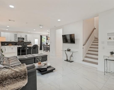 3314 Herbert Street - Photo Thumbnail 6
