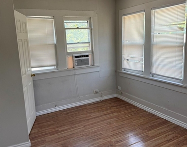 1104 E Richmond - Photo Thumbnail 10