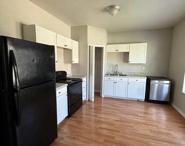 1104 E Richmond - Photo Thumbnail 3