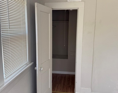 1104 E Richmond - Photo Thumbnail 11