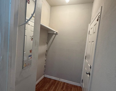 1104 E Richmond - Photo Thumbnail 8