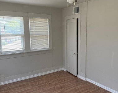 1104 E Richmond - Photo Thumbnail 9