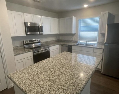 413 E Hull Street - Photo Thumbnail 3