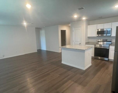 413 E Hull Street - Photo Thumbnail 2