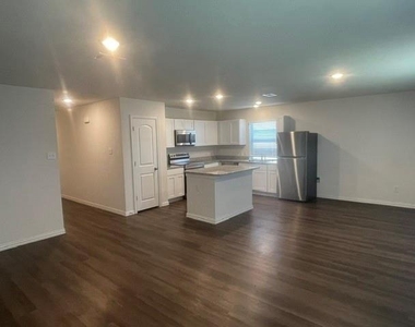 413 E Hull Street - Photo Thumbnail 1