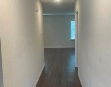 413 E Hull Street - Photo Thumbnail 14