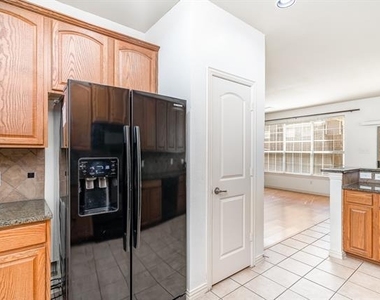 7909 Eddie Drive - Photo Thumbnail 12