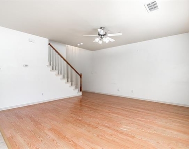 7909 Eddie Drive - Photo Thumbnail 2