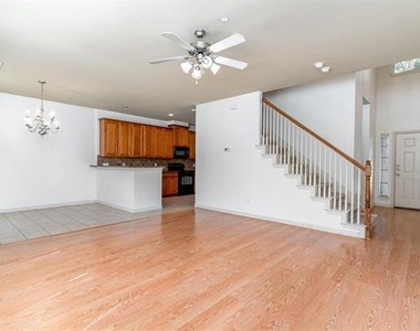 7909 Eddie Drive - Photo Thumbnail 5