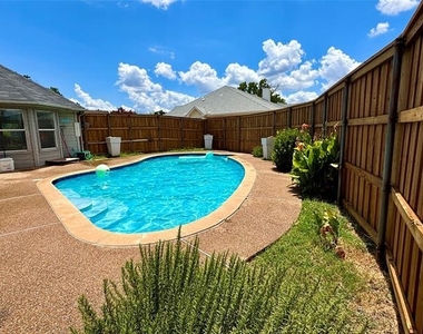 1805 Country Court - Photo Thumbnail 17